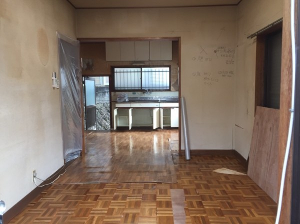 着工・解体、傷んでいた床や壁は下地からやり替え　加古川市Ｍ様邸（キッチン・ＬＤＫ内装リフォーム）