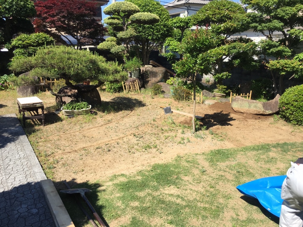 手入れが大変だった芝生の庭に通路を作りました 加古川市f様邸 外構リフォーム