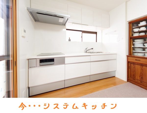 【昔の家と今の家】キッチンは組み合わせ式から１枚カウンターへ（加古川市・高砂市でキッチンリフォーム）