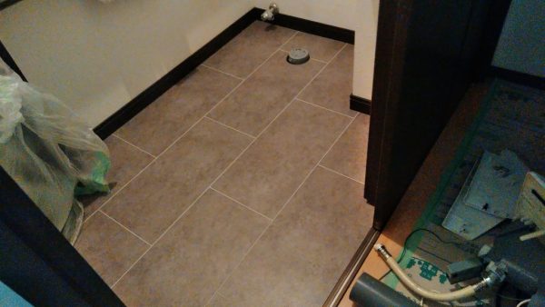 トイレと洗面所の床をフロアタイルにやり替え　加古川市Ｋ様邸（内装リフォーム）