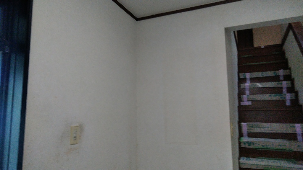 リビングや階段の汚れた壁紙クロスを貼り替え 加古川市ｏ様邸 内装