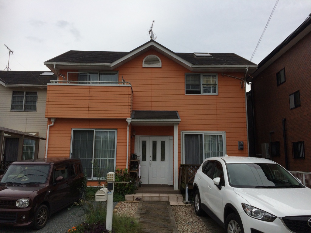 オレンジ色の家を落ち着いたチョコレートブラウンに外壁塗装 テラス設置 加古川市ｄ様邸 屋根 外壁塗装 エクステリアリフォーム