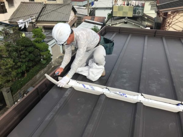 【ガルバリウム鋼板の屋根】重ね葺き（カバー工法）で防水面も安心　加古川市K様邸（築45年）