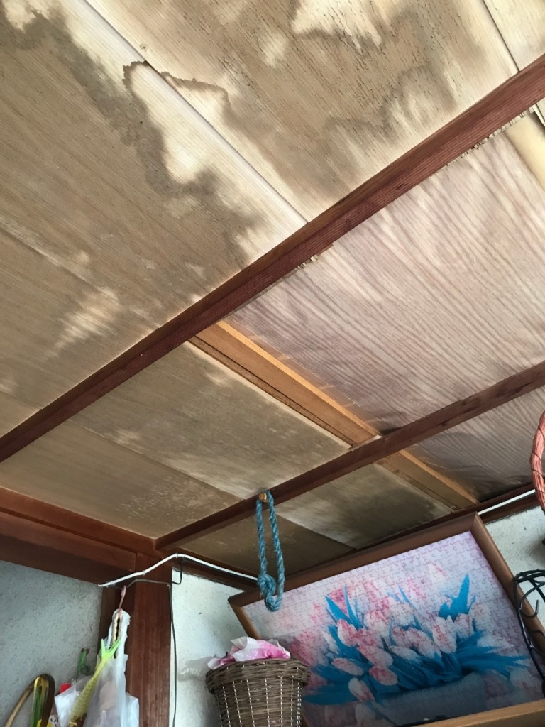 雨漏りのシミがついた天井をリフォーム 高砂市f様邸 築40年