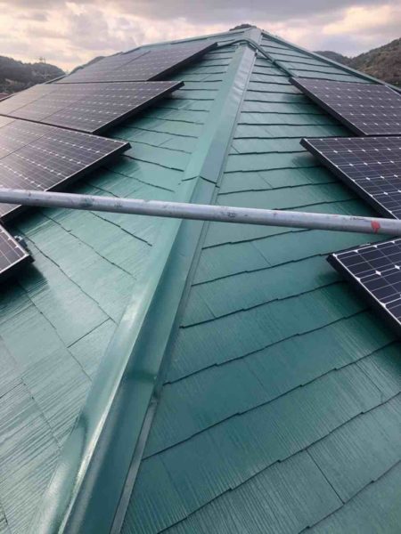 太陽光パネルを設置しているカラーベスト屋根の塗装・サイディングの外壁塗装　加古川市F様邸（ミサワホーム築22年）
